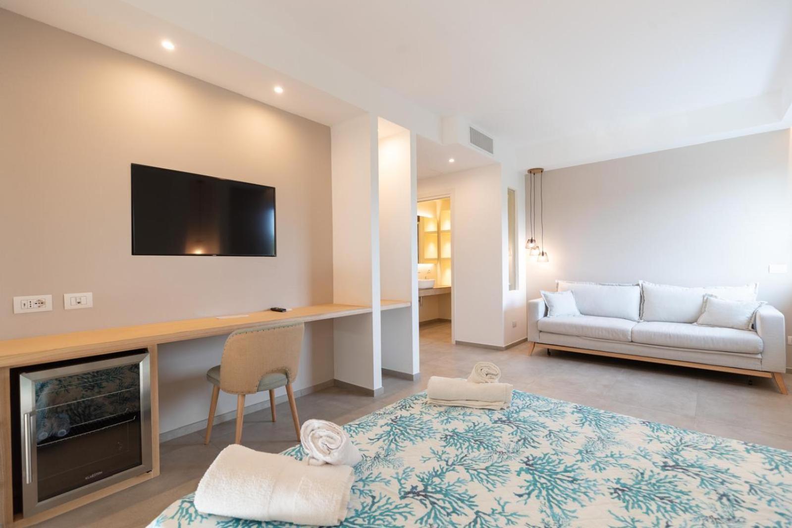 Antares Rooms And Suites Ольбия Экстерьер фото